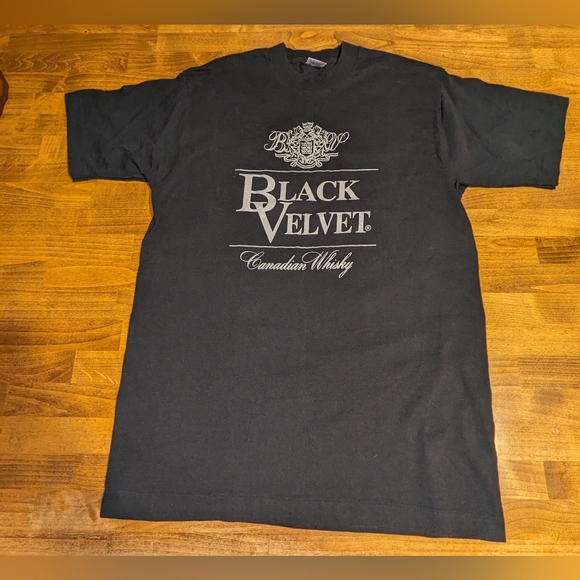 Vintage Black Velvet Canadian Whiskey Fruit of the Loom Single Stitch Size Large - Picture 1 of 8